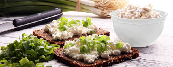 TVAROHOVÁ POMAZÁNKA S JARNÍ CIBULKOU