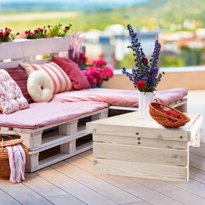 Dřevěný stolek 70x60x32 cm