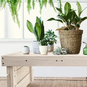 Dřevěný stolek 70x60x32 cm