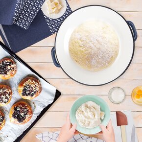 Zadělávací mísa MODROBÍLÁ pr. 26 cm