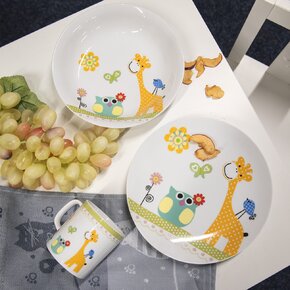 Mělký dětský talíř ŽIRAFA pr. 21 cm