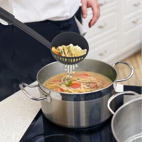 Naběračka s cedníkem BLACKLINE 30,5 cm, pr. 9 cm