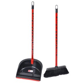 Smeták s holí a lopatkou beruška