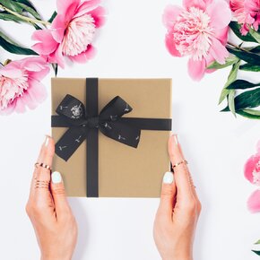 Dárková krabice 15,5x15,5x8 cm